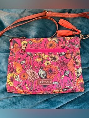 Sakroots Camden Small Crossbody Bag in Raspberry In Bloom Flower Power
